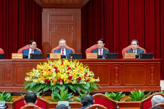 Giới thiệu nhân sự tham gia Bộ Chính trị, Ban Bí thư khóa 14