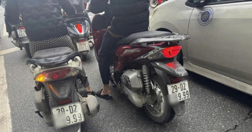 Xử lý người phụ nữ tự mua biển số '9999' lắp vào xe máy để lưu thông
