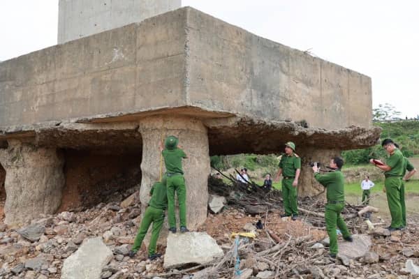 Công an tỉnh Phú Thọ điều tra vụ cầu Sông Lô trơ lõi thép