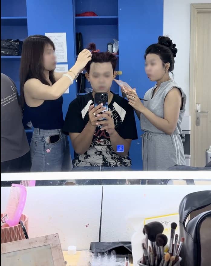 Góc khuất nghề idol livestream: Áp lực KPI, quấy rối và sự lệ thuộc ảo