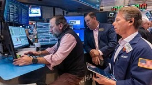 Phố Wall khởi sắc khi Toà án Tối cao xem xét thuế quan Trump