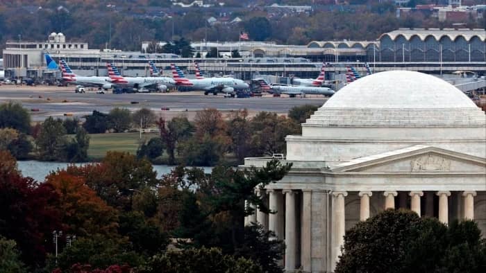 Mỹ cắt giảm 10% chuyến bay tại 40 sân bay, hàng trăm ngàn hành khách bị ảnh hưởng