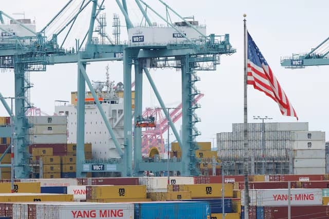 Chính quyền Trump tạm dừng phí cảng với Trung Quốc, mở đường đàm phán về vận tải biển