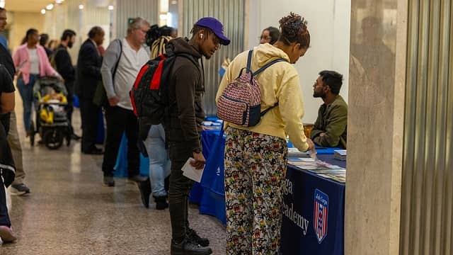 Hơn 153,000 việc làm bị cắt giảm trong tháng 10: Dấu hiệu cảnh báo cho thị trường lao động Mỹ