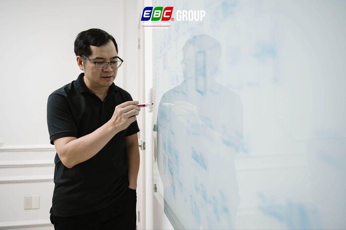 Ông Đinh Văn Liên, người bị bắt cùng chồng ca sĩ Đoàn Di Băng, là ai?
