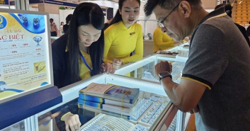 Giá vàng hôm nay 10/11: Vừa mở cửa, tăng trở lại