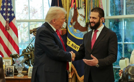 Tổng thống Mỹ Trump đón lãnh đạo Syria theo phong cách khác thường