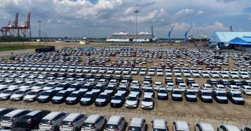 Hình ảnh hàng ngàn chiếc ô tô nhập về cảng TP HCM