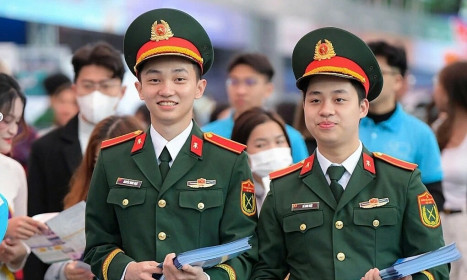 Sinh viên tốt nghiệp xuất sắc vào quân đội có thể hưởng phụ cấp 250% lương