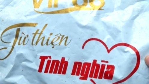 Nhóm người tự xưng “trao quà từ thiện” ở Huế có biểu hiện bất thường