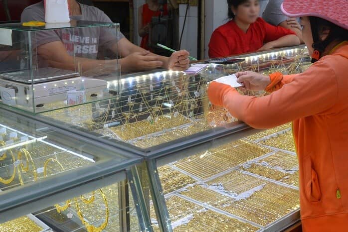 Giá vàng hôm nay 12-11: Đảo chiều lao xuống