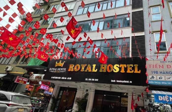 Loạt khách sạn "Royal" liên lụy trong vụ "bùng" phòng du khách tại phố Hàng Cháo