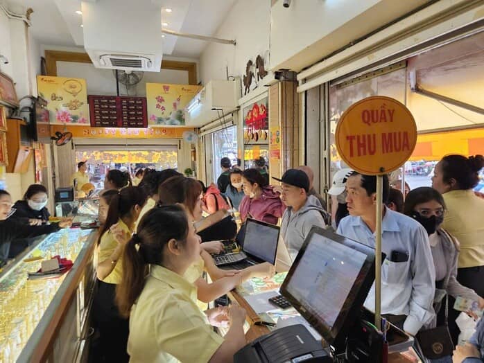 Cuối ngày 12-11, giá vàng miếng SJC "quay xe" giảm