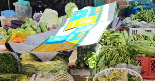 Bà nội trợ "giật mình" vì giá rau củ tăng chóng mặt