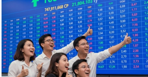 Chứng khoán tăng điểm "tưng bừng", cổ phiếu lại đồng loạt xanh - tím