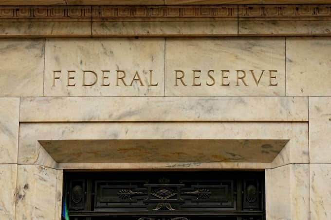 Fed ngày càng chia rẽ về việc giảm lãi suất tháng 12