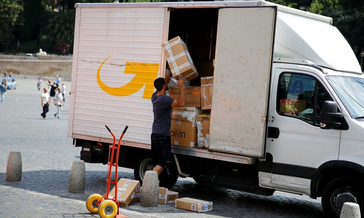 Châu Âu sắp áp phí hàng giá trị thấp từ Trung Quốc