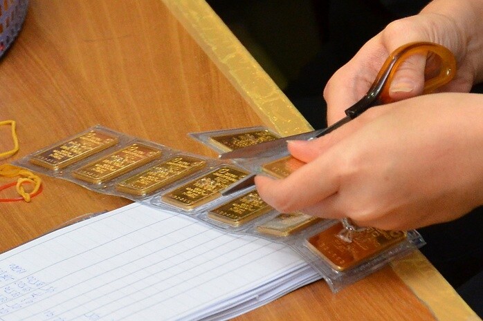 Giá vàng hôm nay 13-11: Giá vàng thế giới tăng gần 100 USD