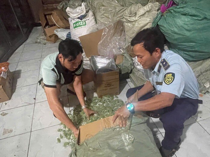 Bắt quả tang kho kẹo dẻo không nhãn mác tại TP HCM chuẩn bị bán Tết