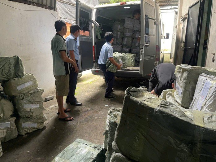 Bắt quả tang kho kẹo dẻo không nhãn mác tại TP HCM chuẩn bị bán Tết