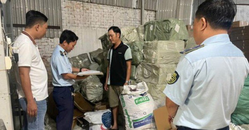 Bắt quả tang kho kẹo dẻo không nhãn mác tại TP HCM chuẩn bị bán Tết