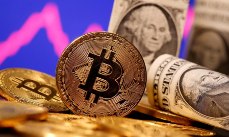 Vì sao Bitcoin thủng mốc 100.000 USD?