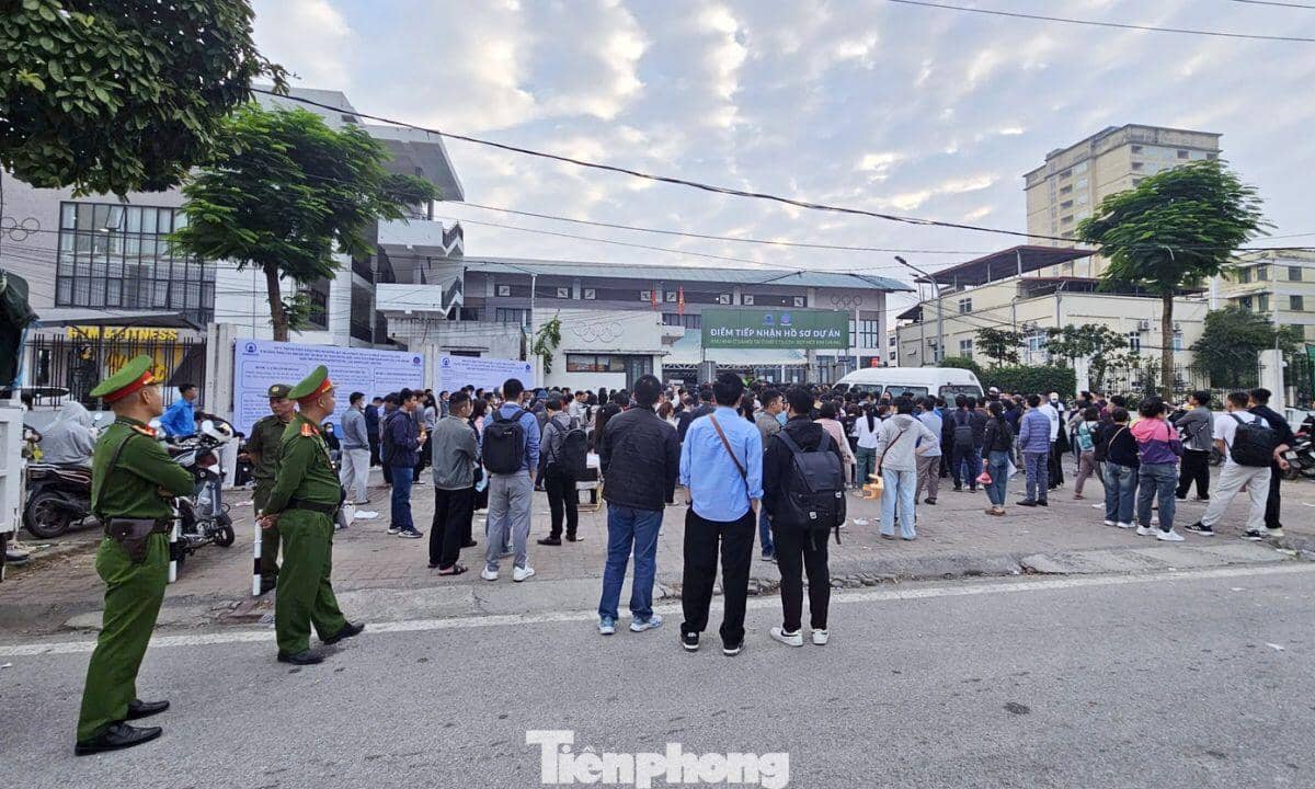 Hàng trăm người chen chân nộp hồ sơ dự án nhà ở xã hội CT3 Kim Chung, giá từ 900 triệu đồng/căn