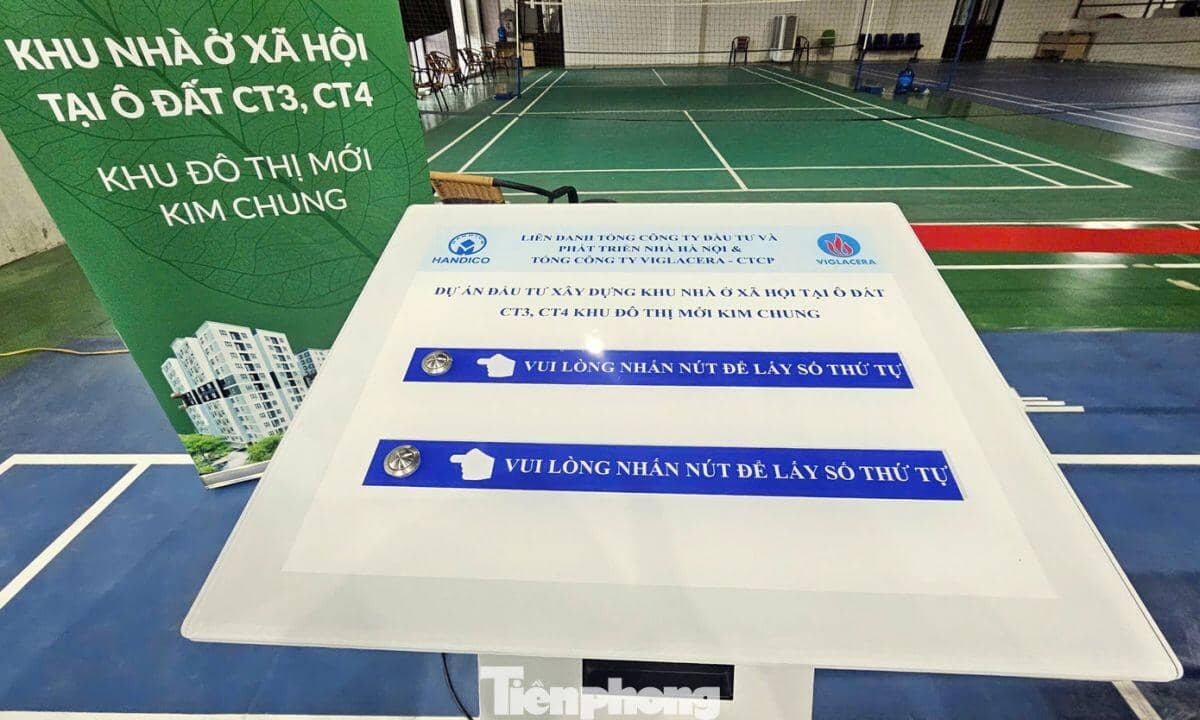 Hàng trăm người chen chân nộp hồ sơ dự án nhà ở xã hội CT3 Kim Chung, giá từ 900 triệu đồng/căn