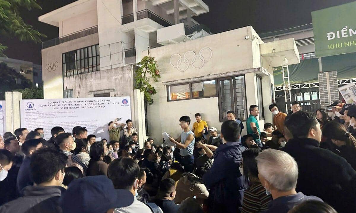 Hàng trăm người chen chân nộp hồ sơ dự án nhà ở xã hội CT3 Kim Chung, giá từ 900 triệu đồng/căn