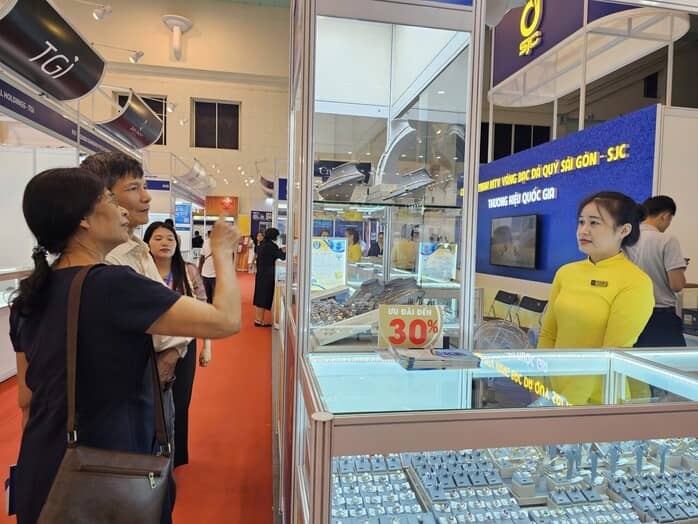Cuối ngày 17-11, giá vàng giảm, công ty SJC có thông báo quan trọng về vàng miếng