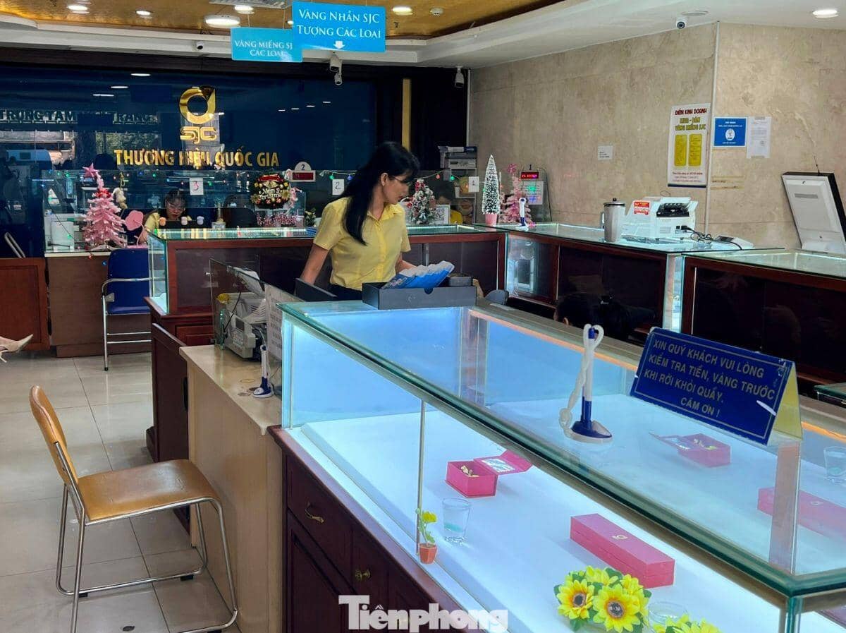 Nhiều tiệm vàng ở TPHCM bỗng dưng… vắng tanh