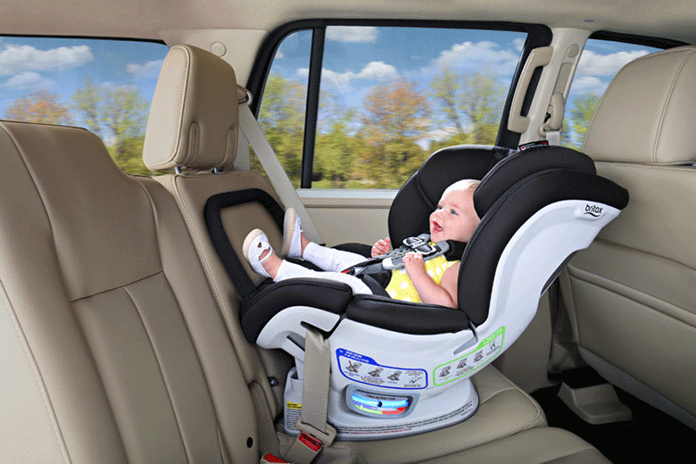 Ôm con trên ô tô sẽ bị cấm: Luật mới khiến cha mẹ ‘đứng hình’, CSGT nói lý do rùng mình