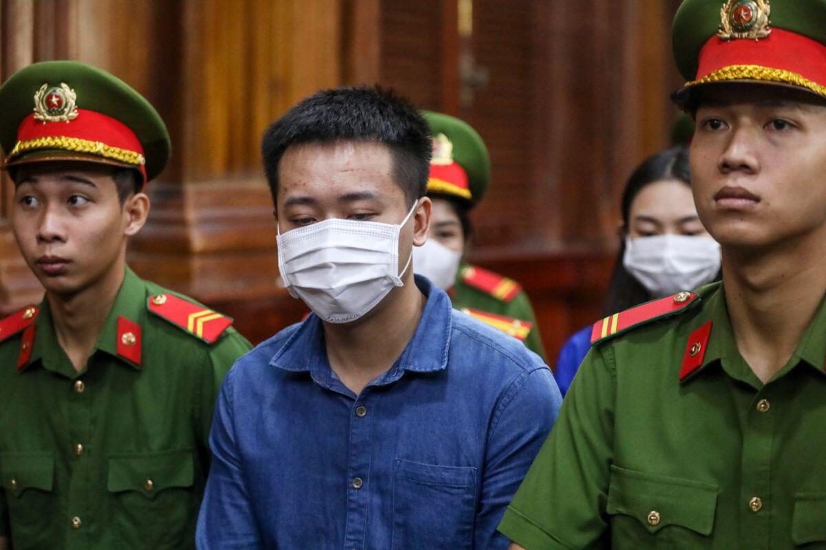 Bên trong phiên tòa xét xử Quang Linh Vlog, hoa hậu Thùy Tiên