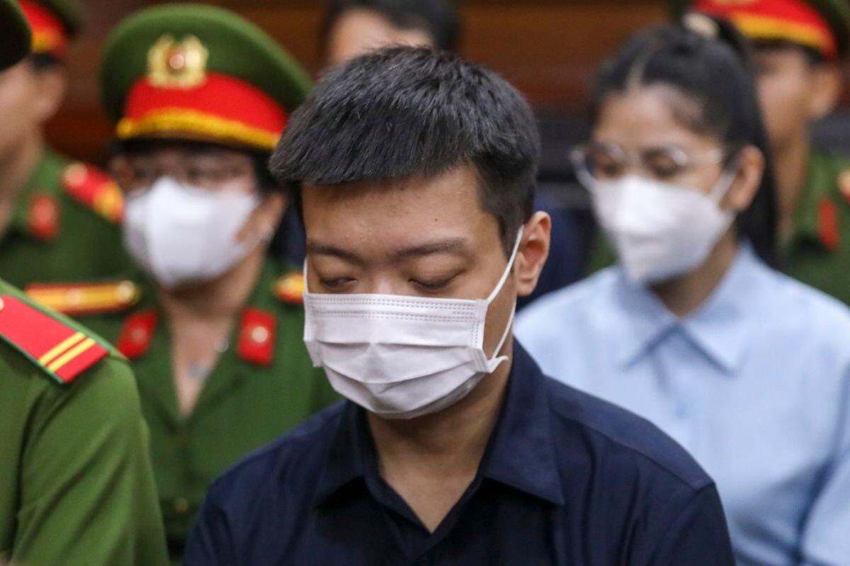 Bên trong phiên tòa xét xử Quang Linh Vlog, hoa hậu Thùy Tiên