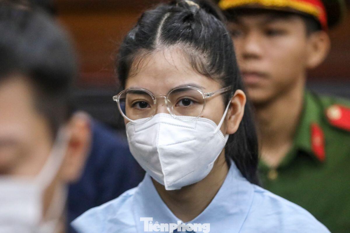 Bên trong phiên tòa xét xử Quang Linh Vlog, hoa hậu Thùy Tiên