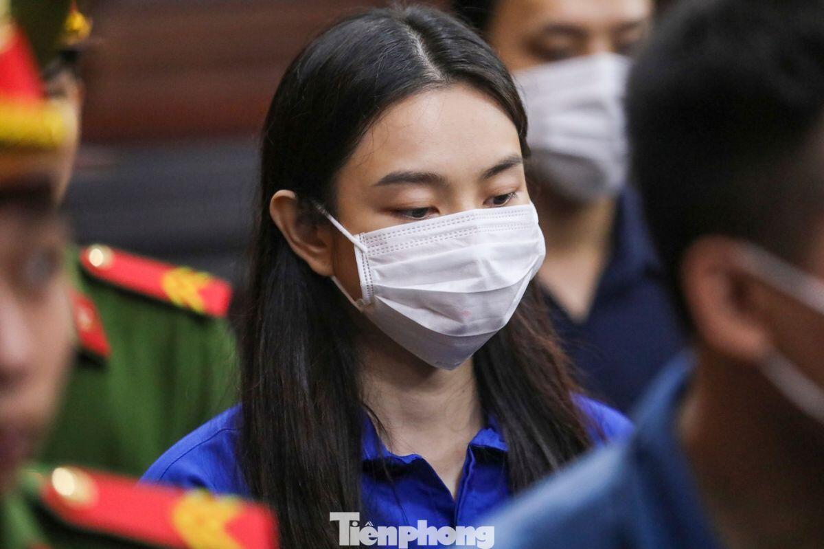 Bên trong phiên tòa xét xử Quang Linh Vlog, hoa hậu Thùy Tiên