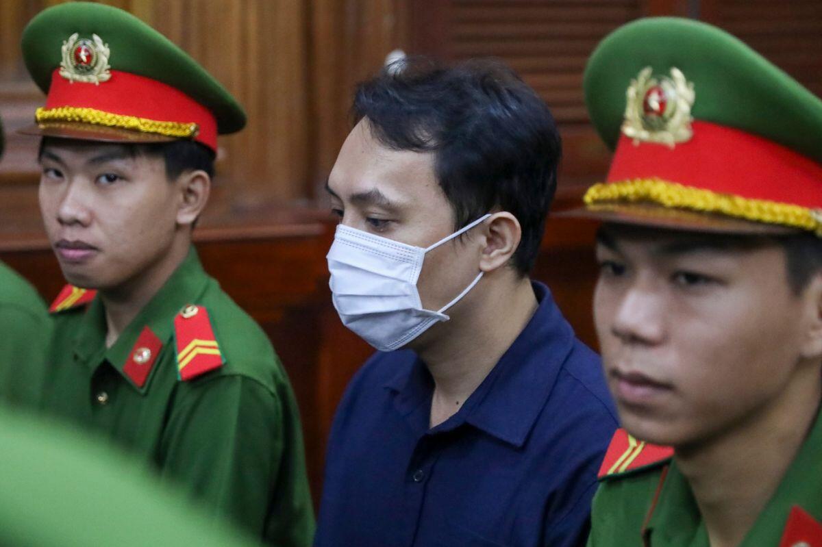 Bên trong phiên tòa xét xử Quang Linh Vlog, hoa hậu Thùy Tiên