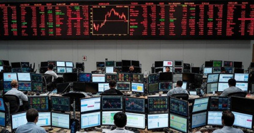 Chứng khoán giảm mạnh do áp lực chốt lời