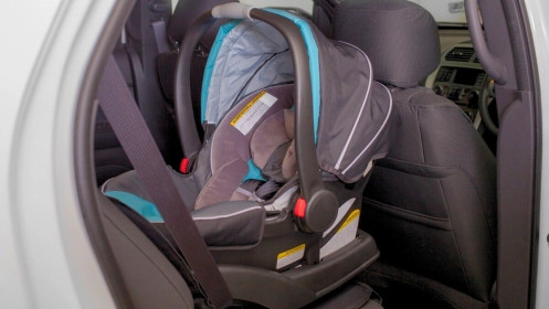 Quy định ghế trẻ em đang khiến giới tài xế dịch vụ lúng túng