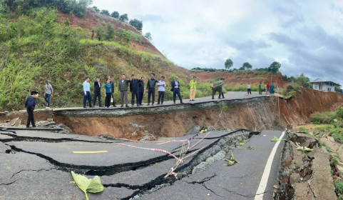 Hàng loạt cầu, đường hư hỏng sau lũ lịch sử