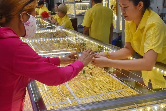Giá vàng hôm nay 21-11: Tiếp tục suy yếu