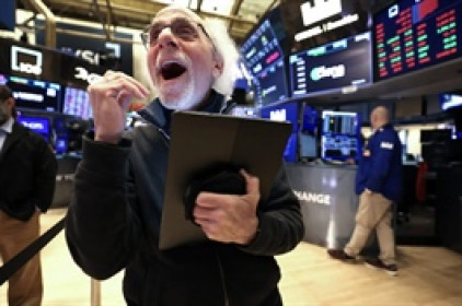 Tại sao phát biểu của Chủ tịch Fed New York khiến Phố Wall phấn khích?