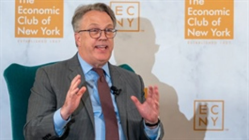 Chủ tịch Fed New York nói có thể giảm lãi suất thêm, Dow Jones tăng 700 điểm