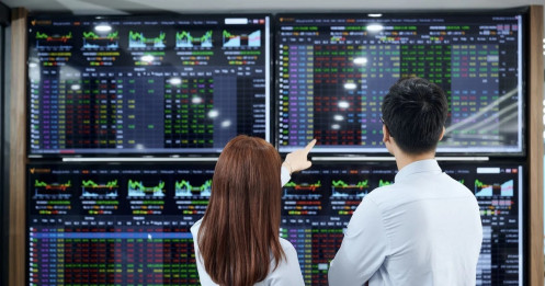 Tâm điểm giao dịch chứng khoán đang hướng vào nhóm nào?