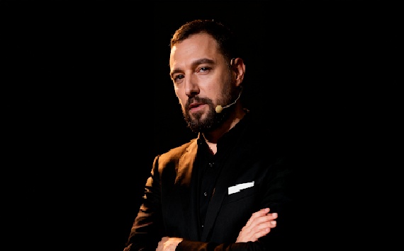 Từ nhà tù cho đến đế chế 250 triệu USD: Hành trình tái sinh của một ông trùm thể thao