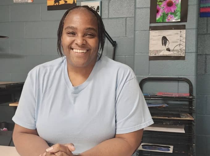 Mua được nhà, nhận lương 'khủng' từ trong tù