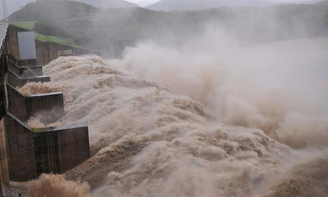 Nhiều tỉnh Nam Trung Bộ hạ mực nước hồ vì lo lũ mới