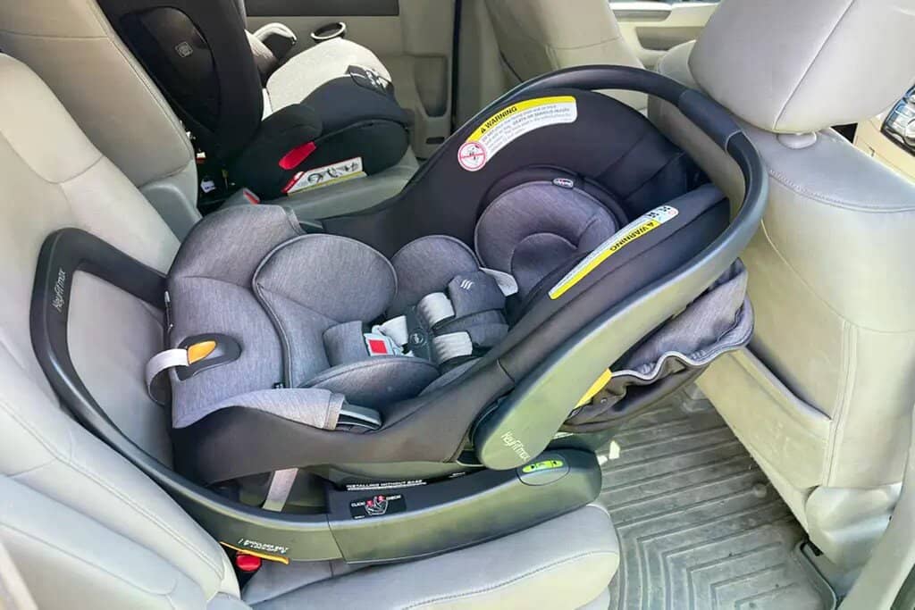 Lo ngại ô tô 'trượt đăng kiểm’ vì thiếu ghế trẻ em