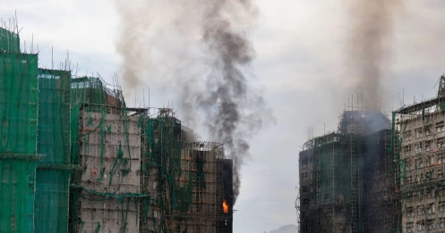 Vụ cháy khu chung cư Hồng Kông (Trung Quốc): Lửa vẫn âm ỉ sau 24 giờ, hàng trăm người vẫn mất tích