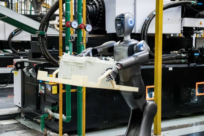 Choáng với tốc độ tự động hóa bằng Robot và AI ở nhà máy Trung quốc
